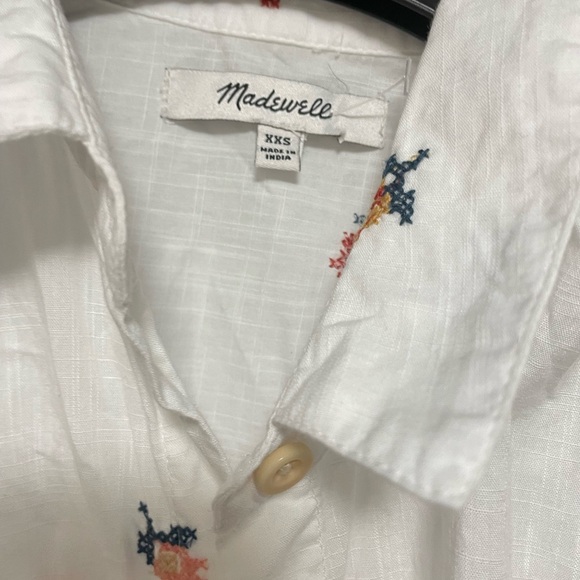 V-Neck Pocket Shirt in Cross-Stitch Floral - Picture 8 of 10